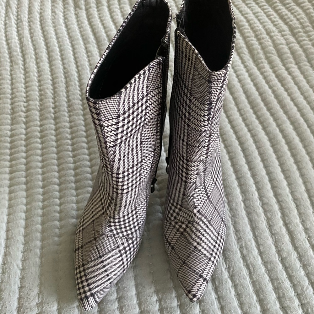 Plaid heeled booties